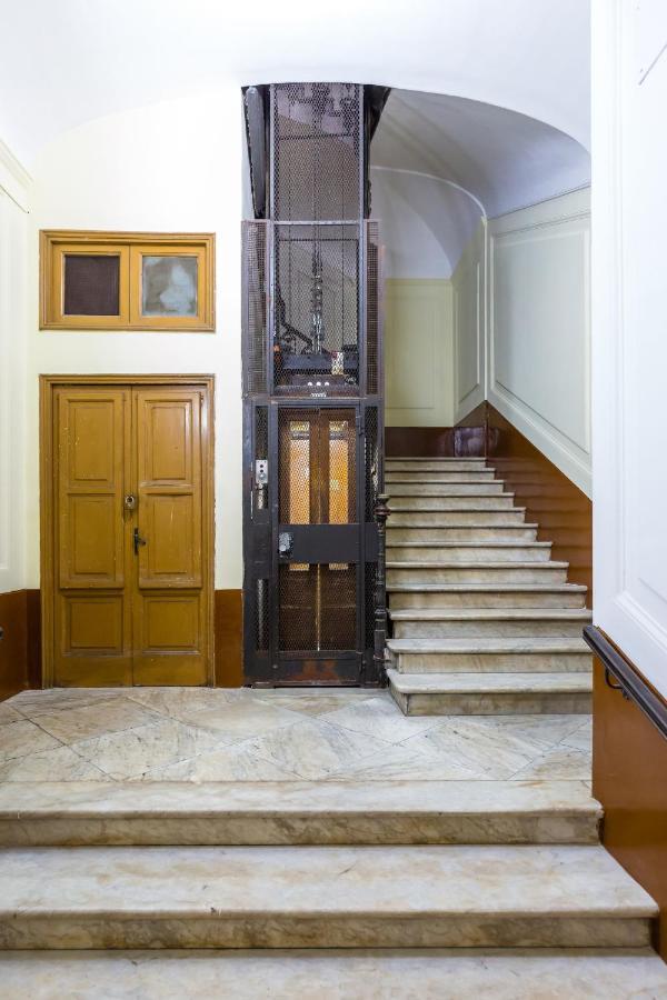 Rettifilo Family Apartment By Wonderful Italy Neapel Exterior foto